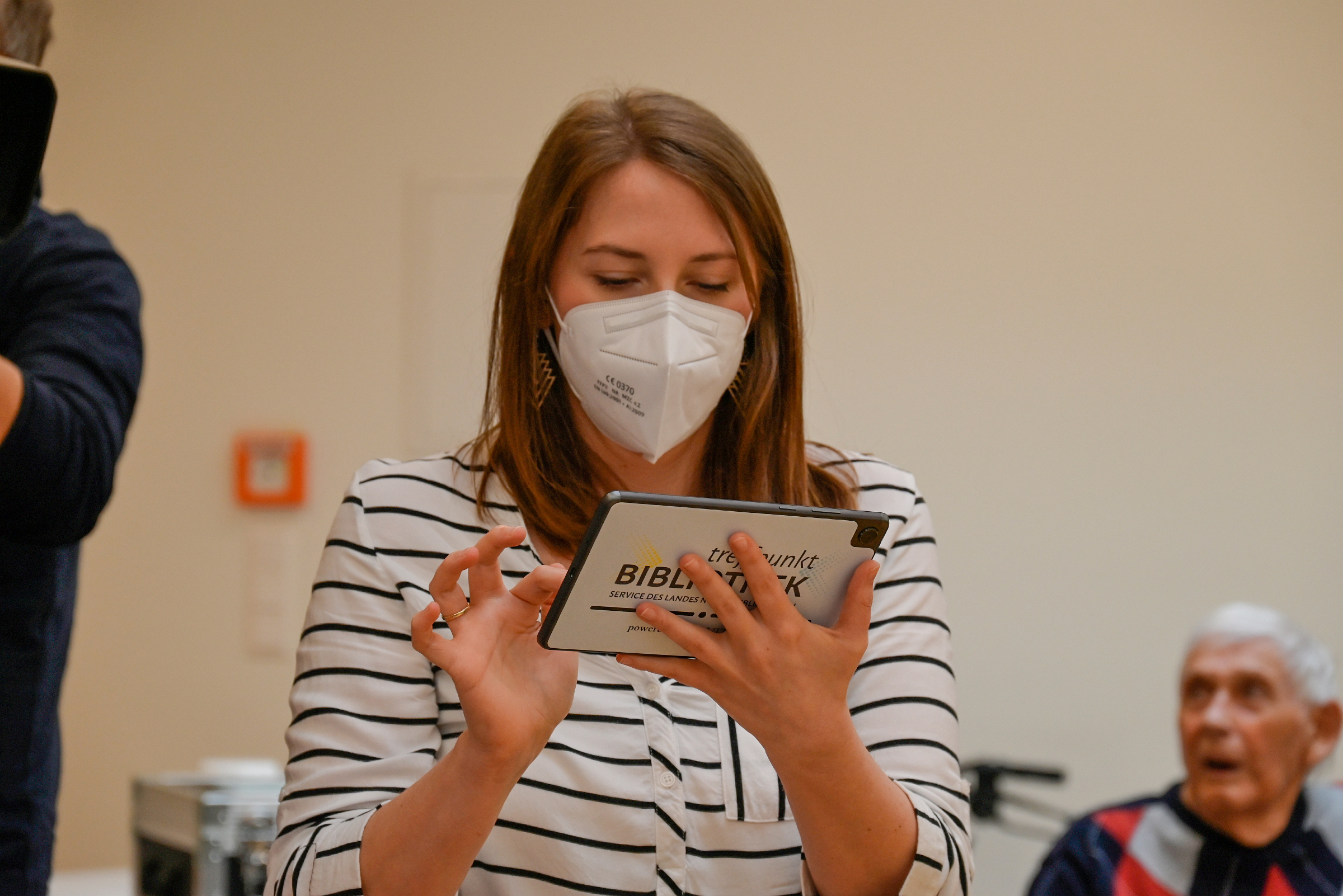 PBZ ORF VR Brillen Backstage 2400 083